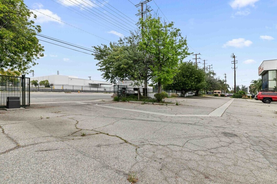 More Photos Of 9036 Winnetka Ave, Northridge Loft Creative Space For Lease