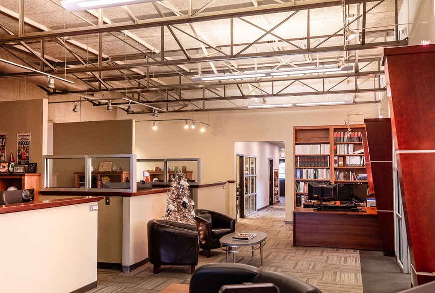 More Photos Of 410 Bradford St, Gainesville Office For Sale