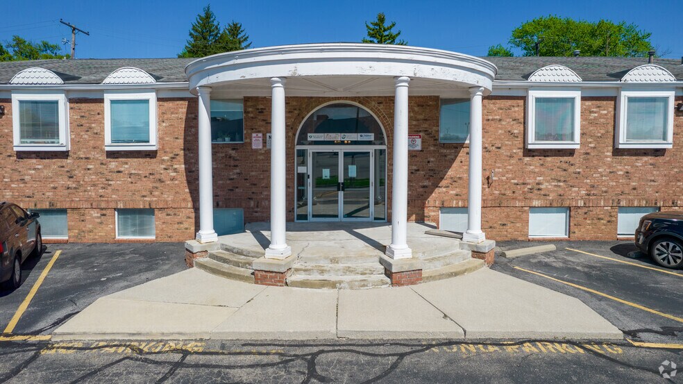 More Photos Of 50 Old Village Rd, Columbus Office For Lease