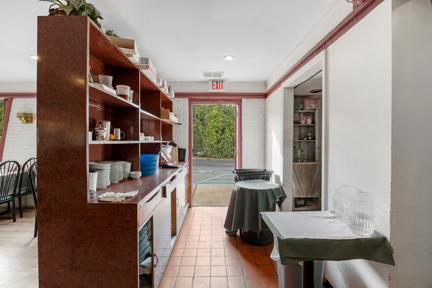 More Photos Of 504 Larkfield Rd, East Northport Restaurant For Lease