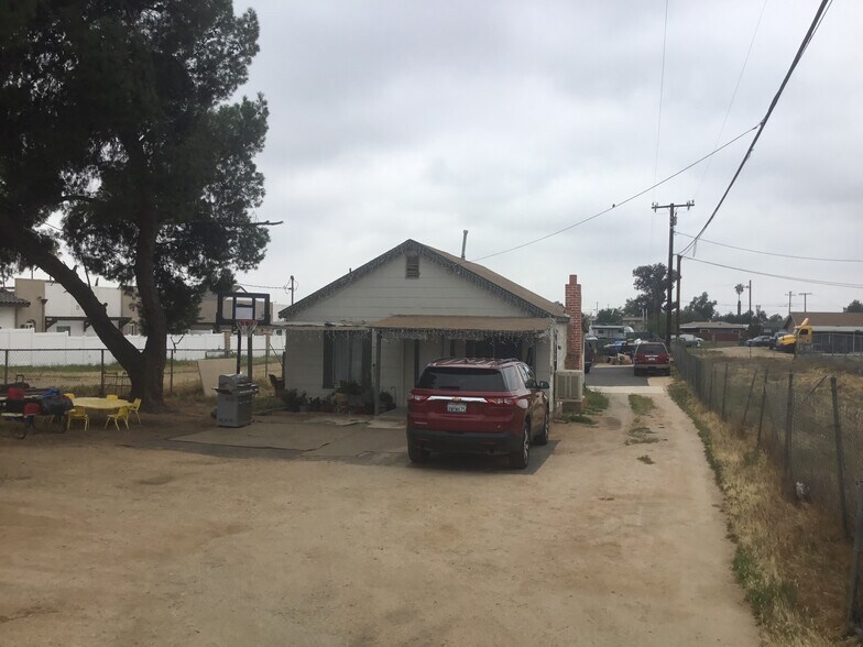 More Photos Of 13129 Edgemont St, Moreno Valley Specialty For Sale