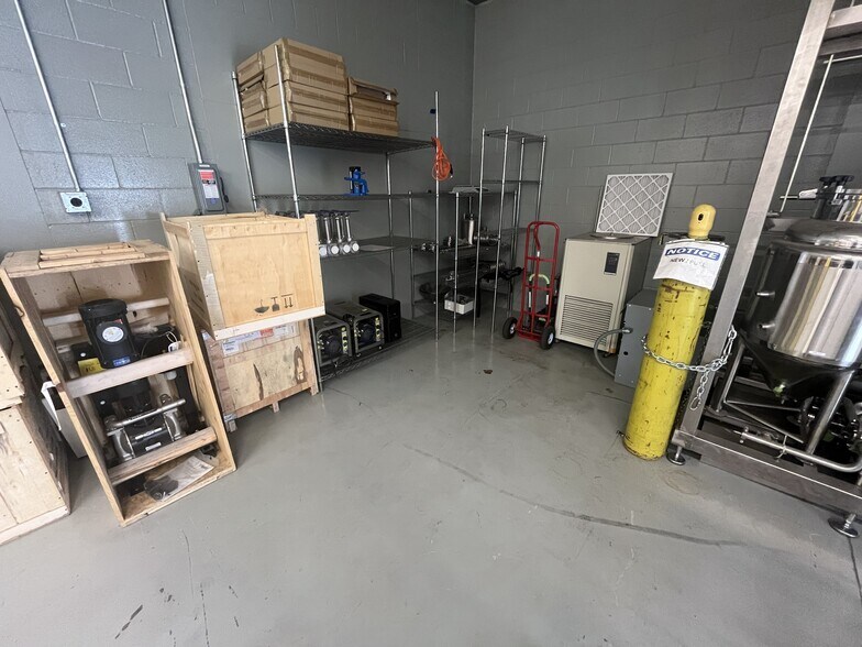 More Photos Of 211 Fern St, Santa Cruz Showroom For Sale
