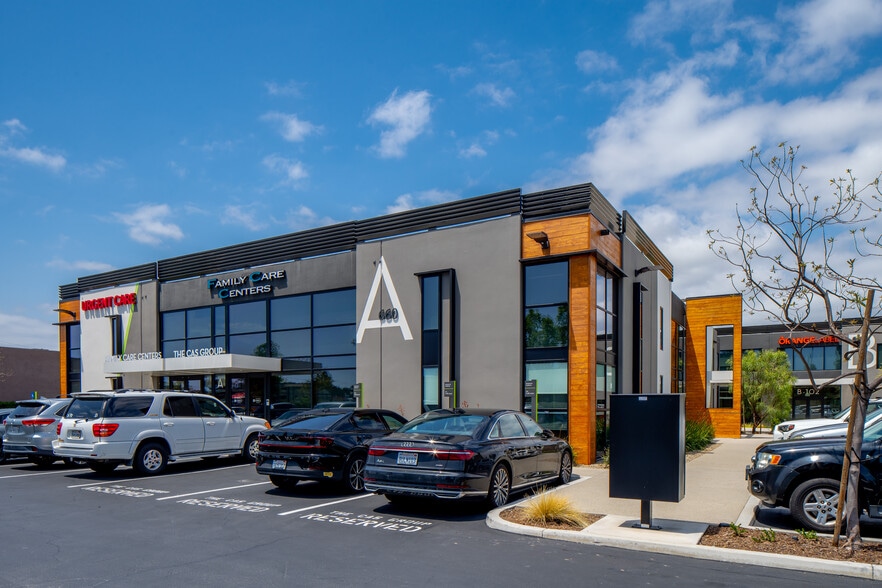 Primary Photo Of 660 W Baker St, Costa Mesa Hospital For Sale