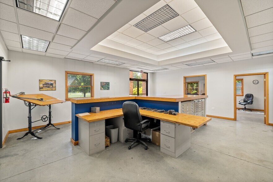 More Photos Of 9505 Emahiser rd, Caledonia Distribution For Sale