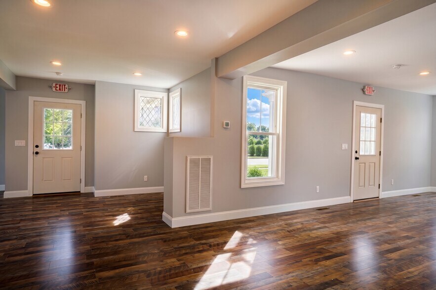 More Photos Of 49 Landing Ave, Smithtown Office Residential For Lease