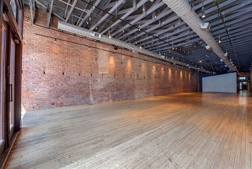 More Photos Of 1013 E 15th St, Plano Storefront For Sale