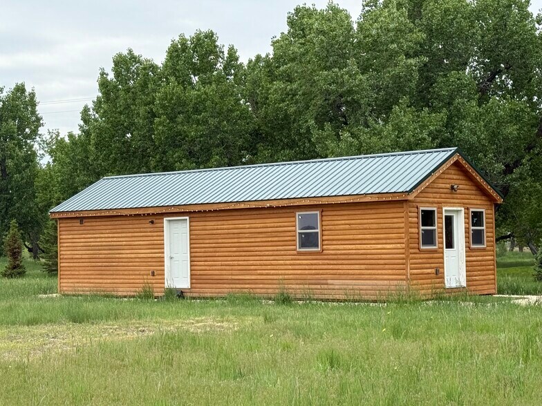 More Photos Of 1250 Strand Rd, Evansville Office Residential For Sale