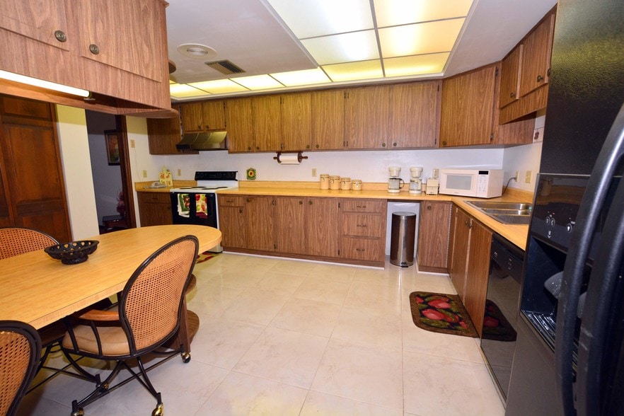 More Photos Of 3601 E Busch Blvd, Tampa Storefront Retail Office For Sale