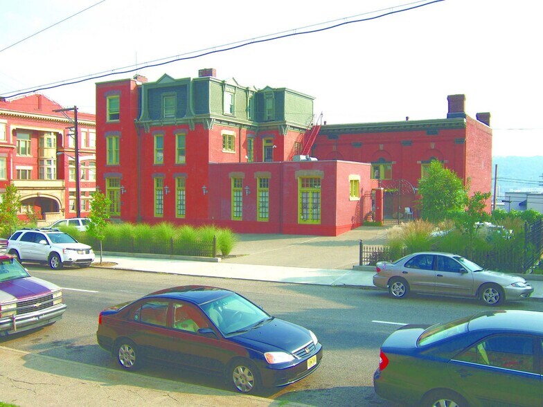 More Photos Of 1940 5th Ave, Pittsburgh Office For Sale