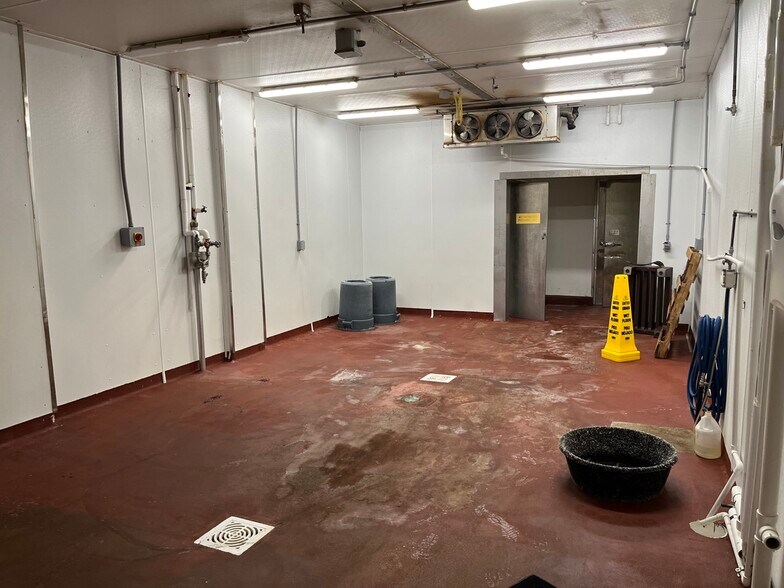 More Photos Of 30 Illinois Ave, Cincinnati Warehouse For Lease