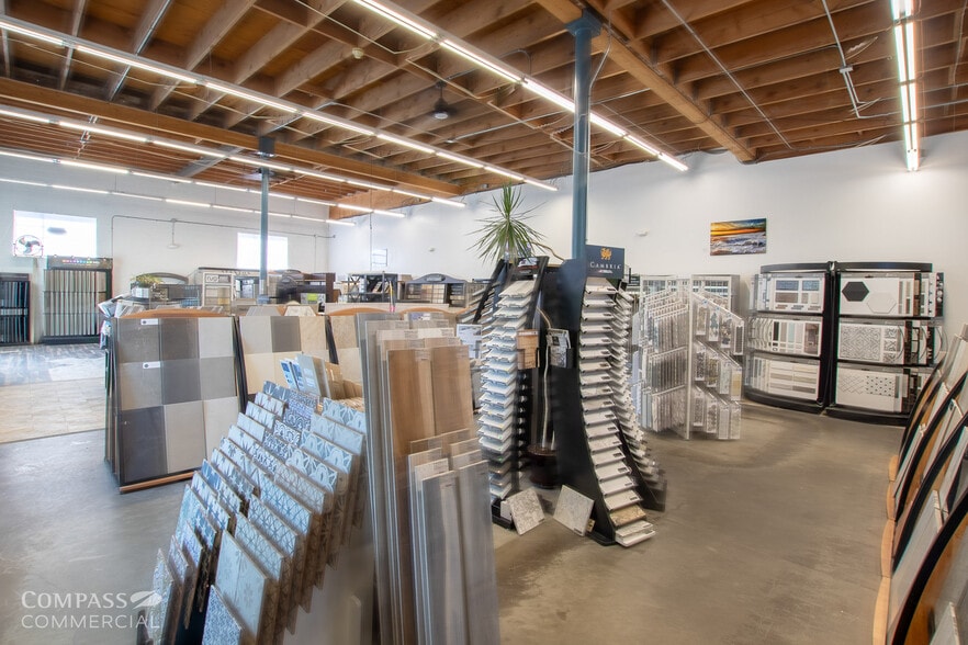 More Photos Of 798 NW 5th St, Redmond Storefront For Sale