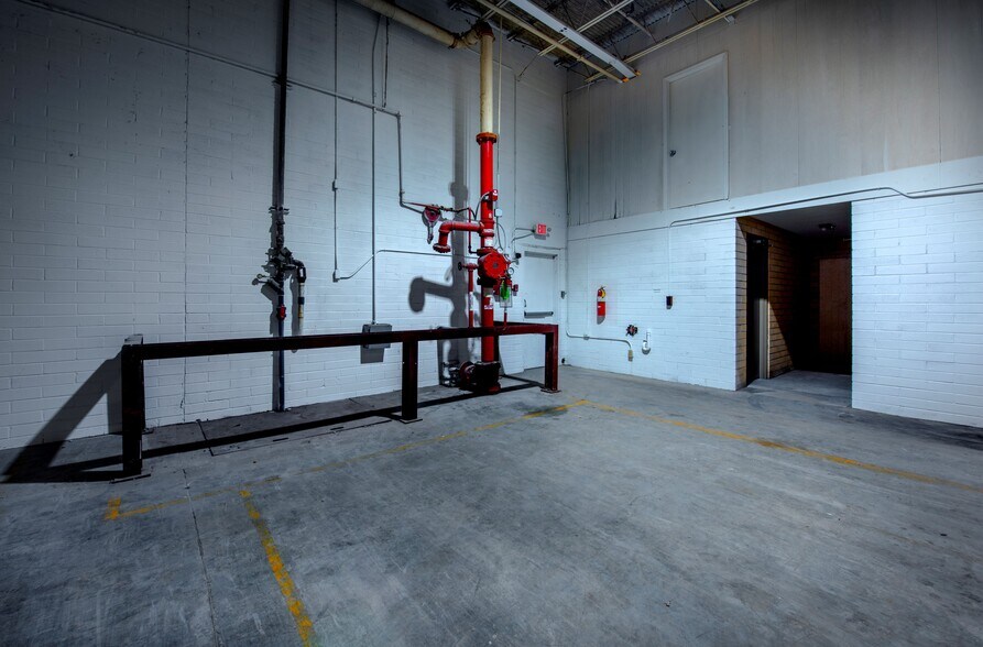 More Photos Of 1700 Overhead Bridge Rd NE, Cleveland Warehouse For Lease