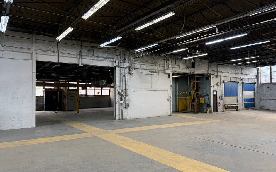 More Photos Of 150 N Macquesten Pky, Mount Vernon Warehouse For Lease