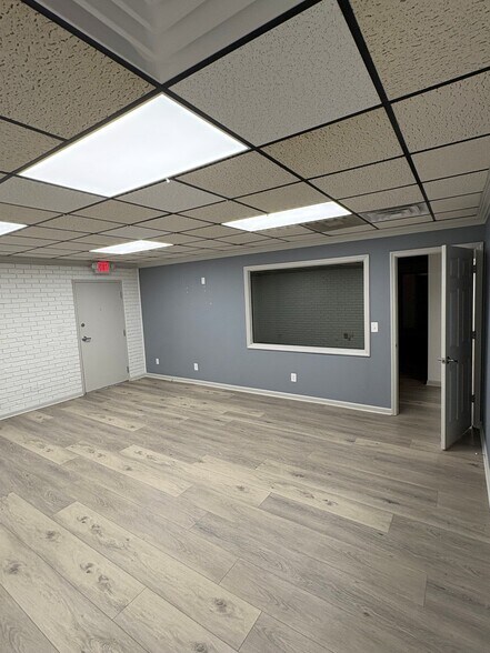 More Photos Of 363 W Main St, Hendersonville Flex For Lease