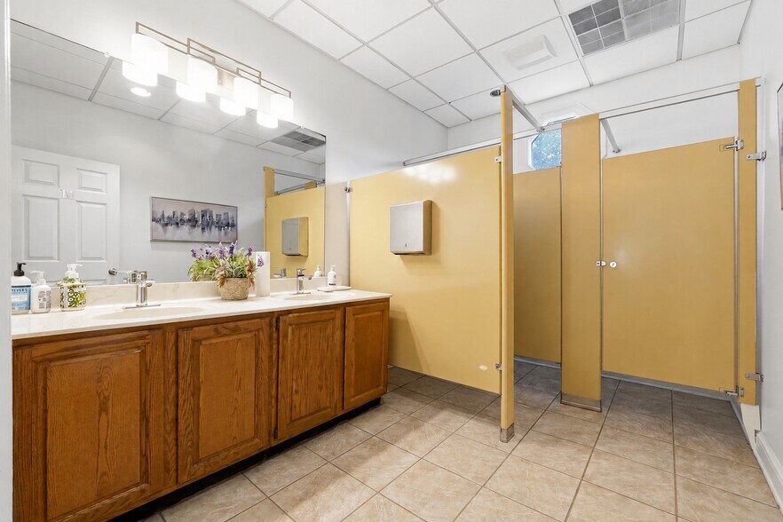 More Photos Of 3103 Medlock Bridge Rd, Norcross Office For Sale