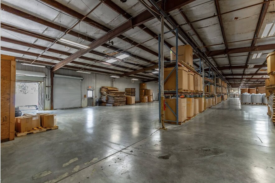 More Photos Of 1129 S Chattanooga St, LaFayette Warehouse For Sale