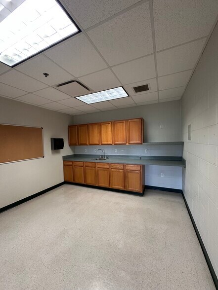 More Photos Of 2973 Dormax St SW, Grandville Manufacturing For Lease