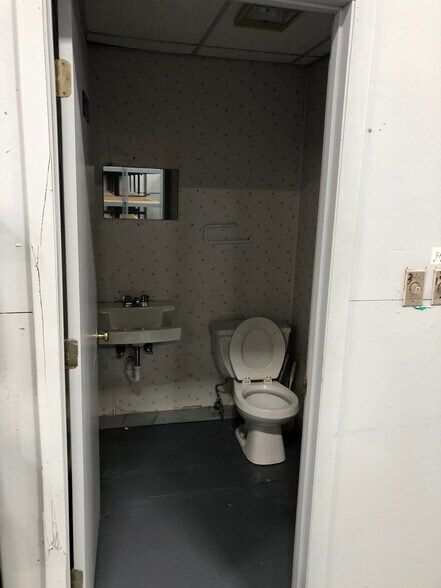 More Photos Of 280 Little Britain Rd, Newburgh Service For Lease