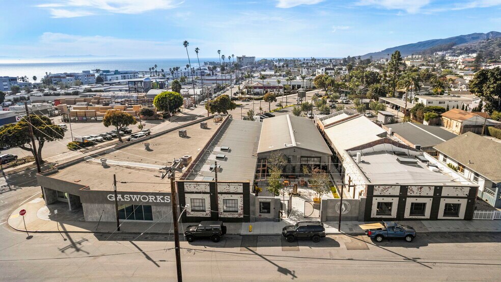 More Photos Of 1133-1199 E Thompson Blvd, Ventura Storefront For Lease