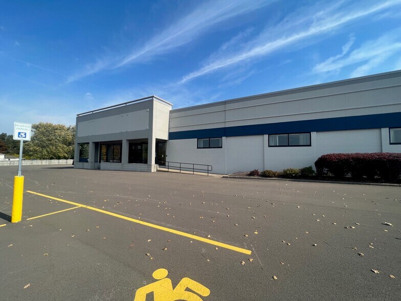 More Photos Of 3065 Union Rd, Orchard Park Freestanding For Lease