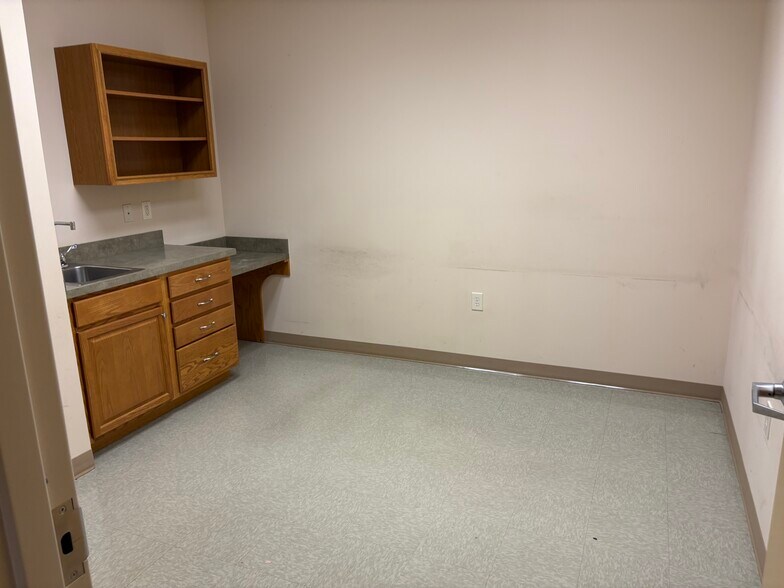 More Photos Of 11-17 Fallon Ave, Seaford Medical For Lease