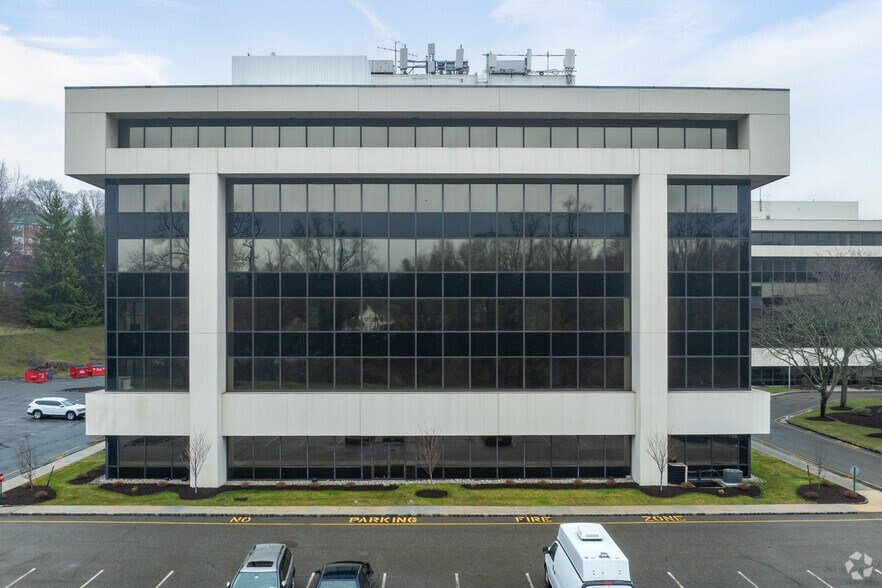 More Photos Of 220 White Plains Rd, Tarrytown Office For Lease