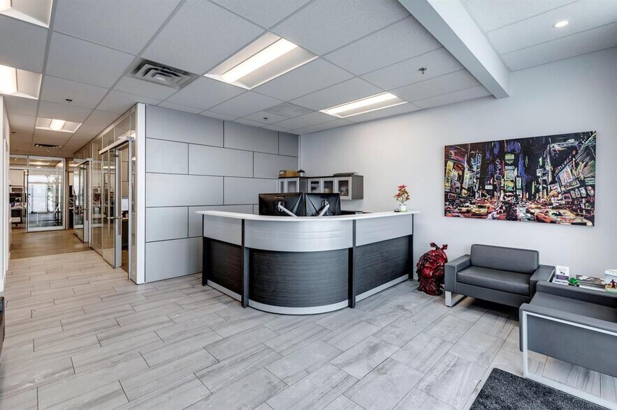 More Photos Of 2903 Kingsview Blvd SE, Airdrie Showroom For Sale