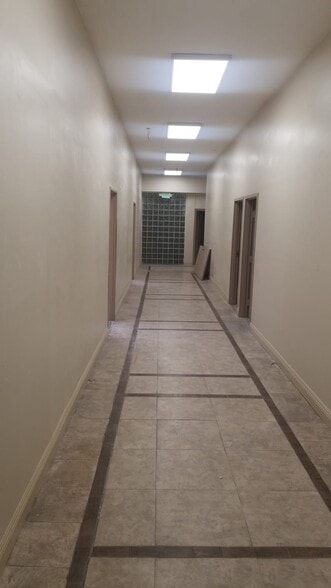 More Photos Of 7350 Reseda Blvd, Reseda Schools For Lease