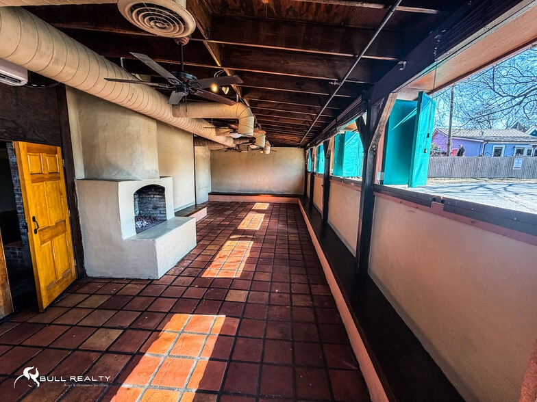 More Photos Of 242 SE Boulevard, Atlanta Restaurant For Sale