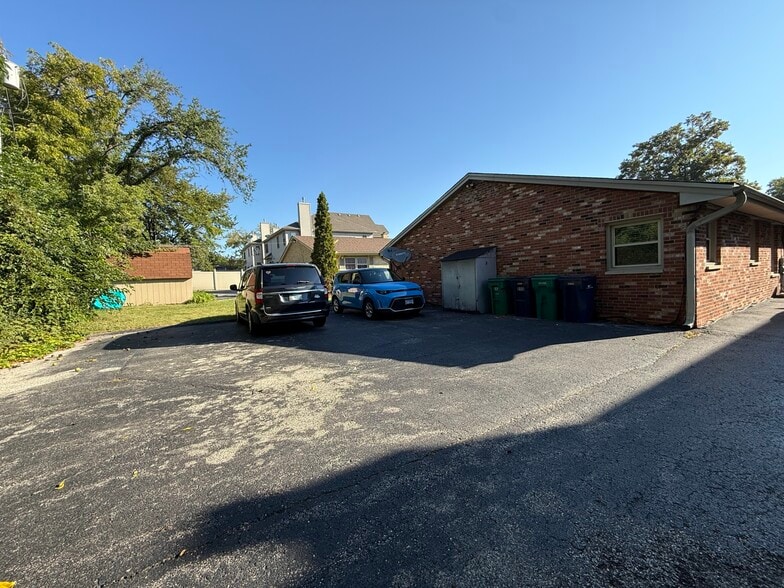 More Photos Of 230 Troy Ln, Lombard Multifamily For Sale