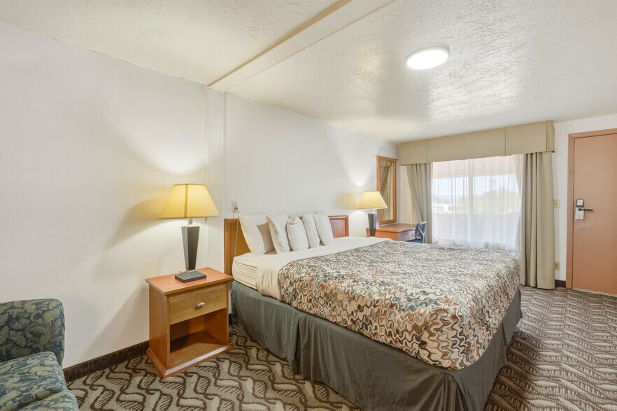 More Photos Of 311 E Main St, Vernal Hotel For Sale
