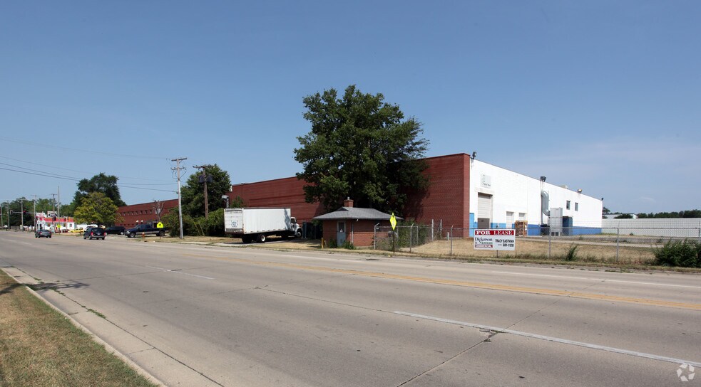 More Photos Of 1110 Windsor Rd, Loves Park Distribution For Sale