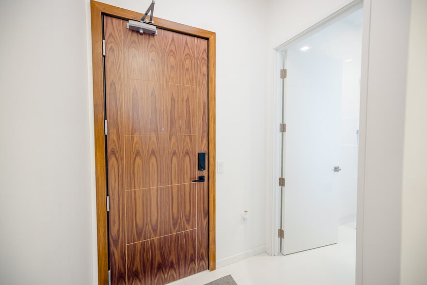 More Photos Of 400 S Old Woodward Ave, Birmingham Apartments For Sale