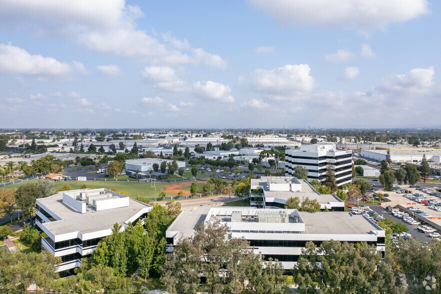 More Photos Of 3000 W MacArthur Blvd, Santa Ana Office For Lease
