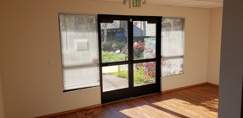 More Photos Of 7807 Pacific Ave, Tacoma Office For Lease