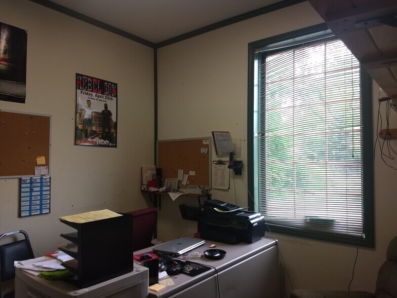 More Photos Of 1364 Susquehanna Trl, Liverpool Restaurant For Sale