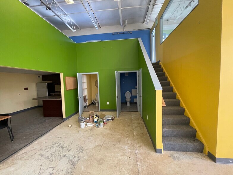 More Photos Of 3539 Clipper Mill Rd, Baltimore Warehouse For Sale