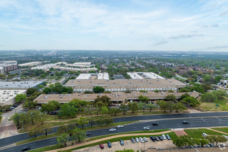 More Photos Of 2120 W Braker Ln, Austin Light Distribution For Lease