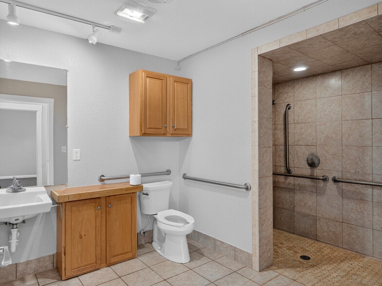 More Photos Of 200 S 4th St, Kawkawlin Assisted Living For Sale