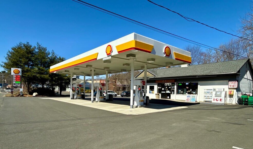 Primary Photo Of 711 Rubber Ave, Naugatuck Convenience Store For Sale