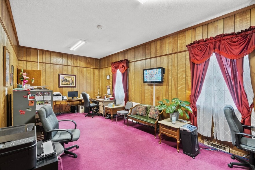 More Photos Of 1401 S Fant St, Anderson Funeral Home For Sale