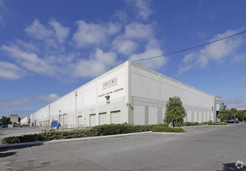 More Photos Of 1919 Monterey Rd, San Jose Warehouse For Lease