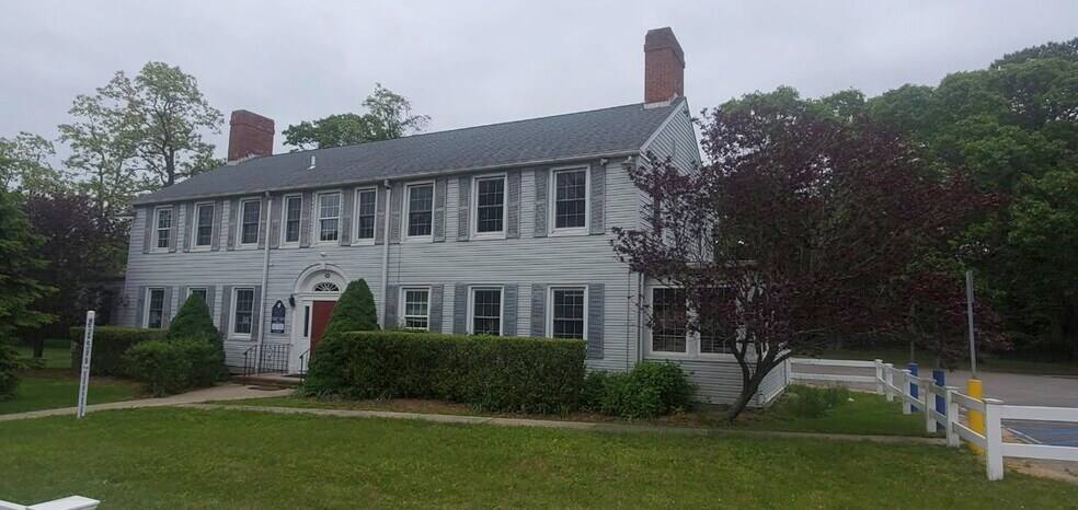Primary Photo Of 262 Middle Rd, Sayville Office For Lease