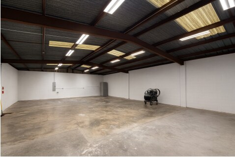 More Photos Of 4212 Garland Dr, Haltom City Warehouse For Lease