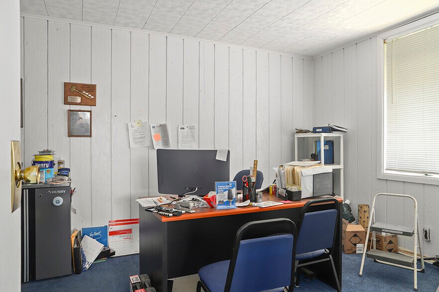 More Photos Of 2660 NW Vine St, Grants Pass Manufacturing For Sale