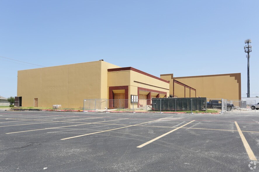 More Photos Of 503-601 N Highway 77, Waxahachie Unknown For Lease