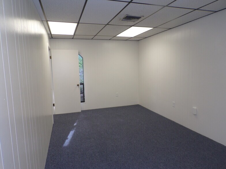 More Photos Of 2031 E Edgewood Dr, Lakeland Office For Lease
