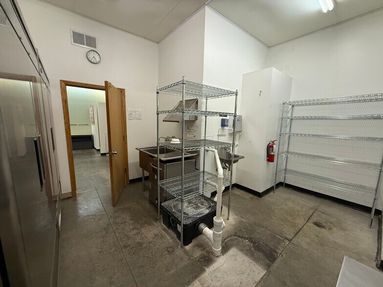 More Photos Of 4013-4015 Lien Rd, Madison General Retail For Lease