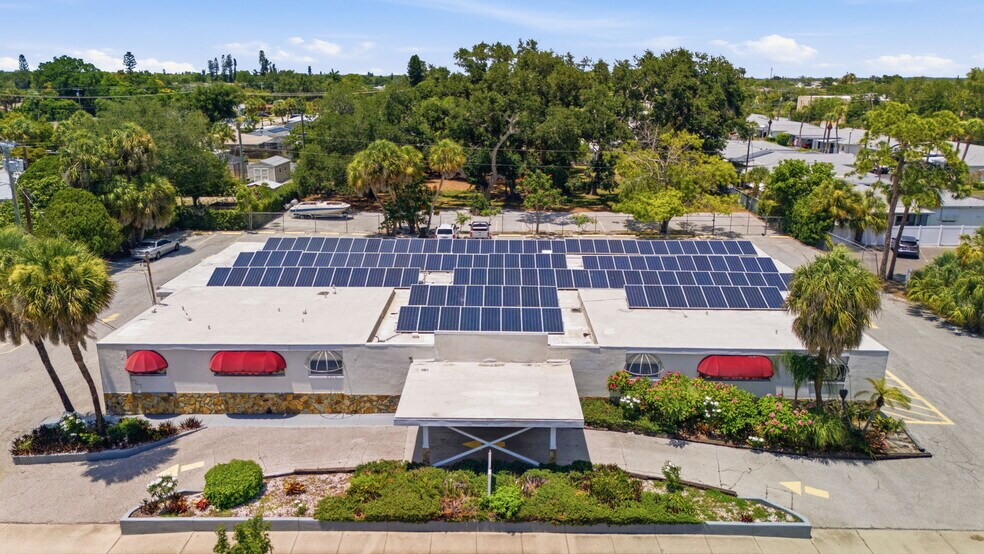 More Photos Of 1811 Bayshore Gardens Pky, Bradenton Medical For Sale