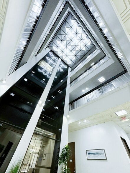 More Photos Of 6430 Richmond Ave, Houston Office Residential For Lease